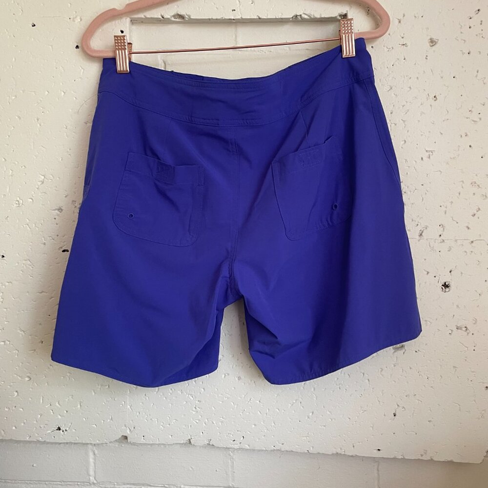 ๐ฅ L. L. Bean | Darkest Navy Sunblocking UV 50+ Active Swim 7" Board Shorts 6 - Picture 2 of 3